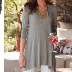 Soft Surroundings timely scoop grey top petite lar